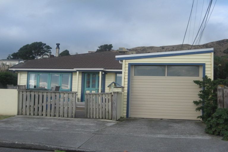 Photo of property in 75 The Parade, Paekakariki, 5034