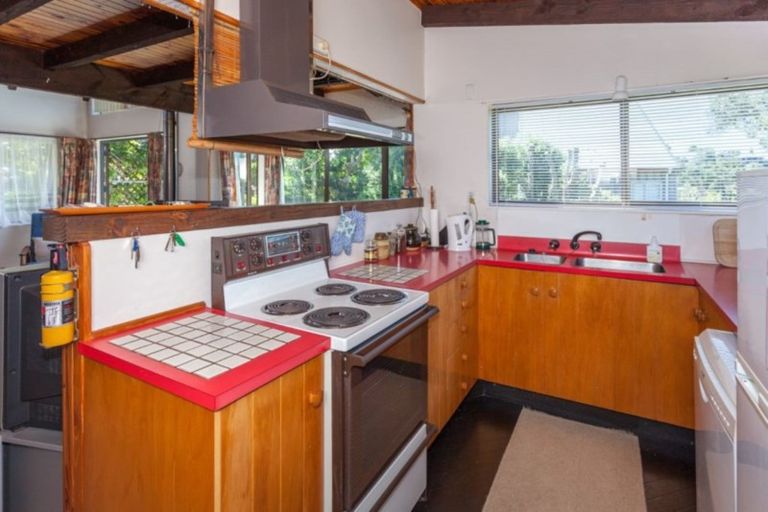 Photo of property in 111 Tuna Place, Onemana, Whangamata, 3691