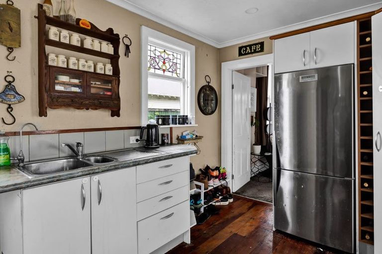 Photo of property in 194 High Street, Eltham, 4322