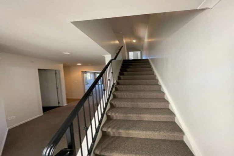 Photo of property in 2/27 Kellaway Drive, East Tamaki, Auckland, 2013