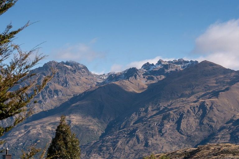 Photo of property in 35 Jacks Point Rise, Jacks Point, Queenstown, 9371