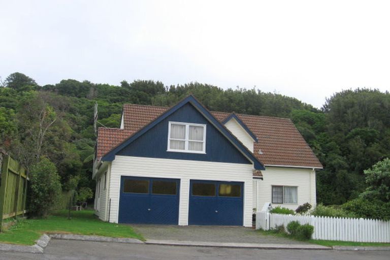 Photo of property in 14 Newnham Court, Tawa, Wellington, 5028