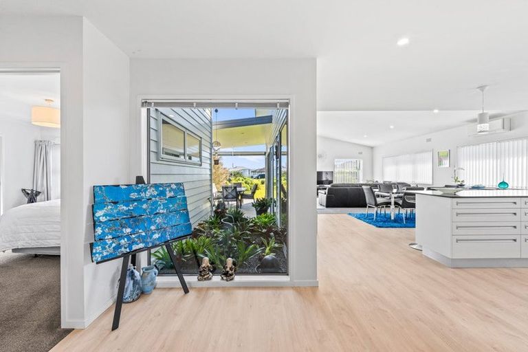Photo of property in 9 Kamahi Place, One Tree Point, 0118