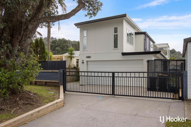 Photo of property in 38 Ocean View Road, Waihi Beach, 3611