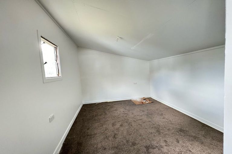 Photo of property in 2/76 Parrs Cross Road, Henderson, Auckland, 0612