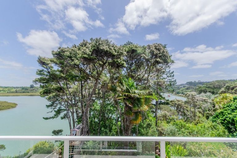 Photo of property in 24 Poplar Road, Stanmore Bay, Whangaparaoa, 0932