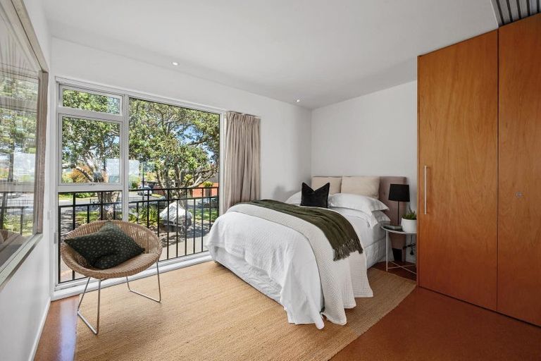 Photo of property in 2/21 Clifton Road, Hauraki, Auckland, 0622