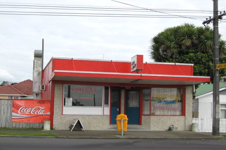 Photo of property in 61 Omata Road, Marfell, New Plymouth, 4310