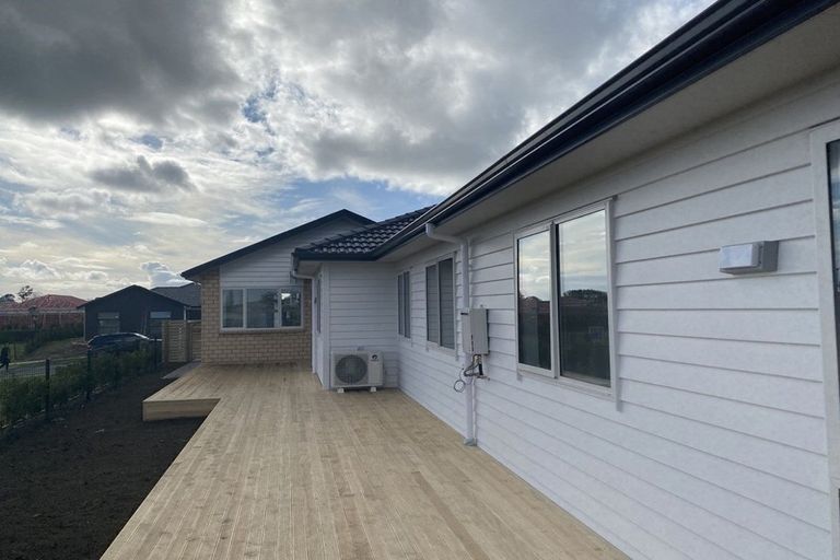 Photo of property in 51 Twin Parks Rise, Papakura, 2110