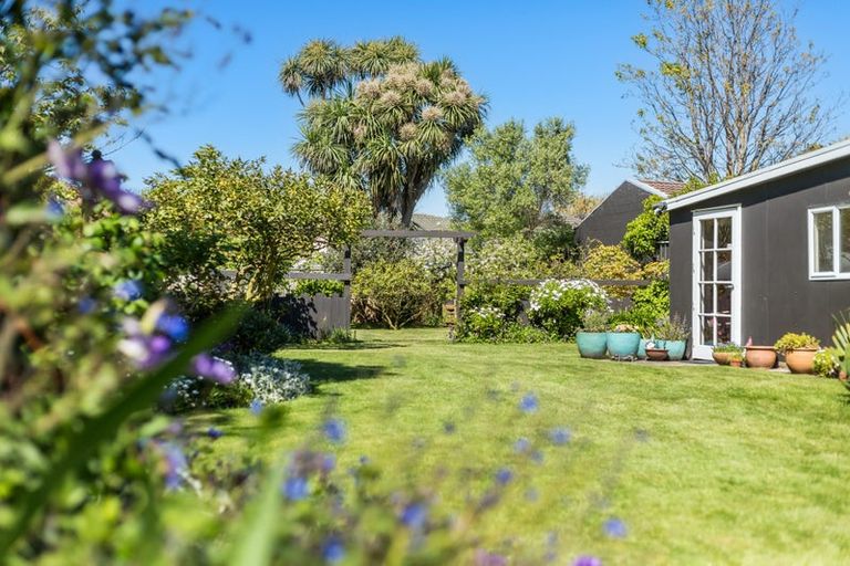 Photo of property in 12 Ngarara Road, Waikanae, 5036