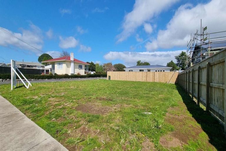 Photo of property in 5 Wheeler Place, Upper Vogeltown, New Plymouth, 4310