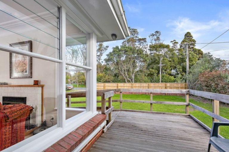 Photo of property in 21 Springs Road, Parakai, 0830