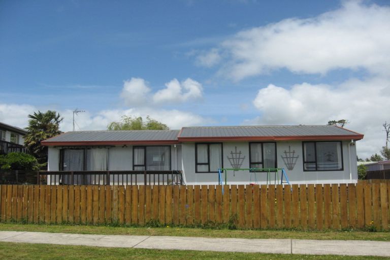 Photo of property in 2/6 Kopara Place, Clendon Park, Auckland, 2103