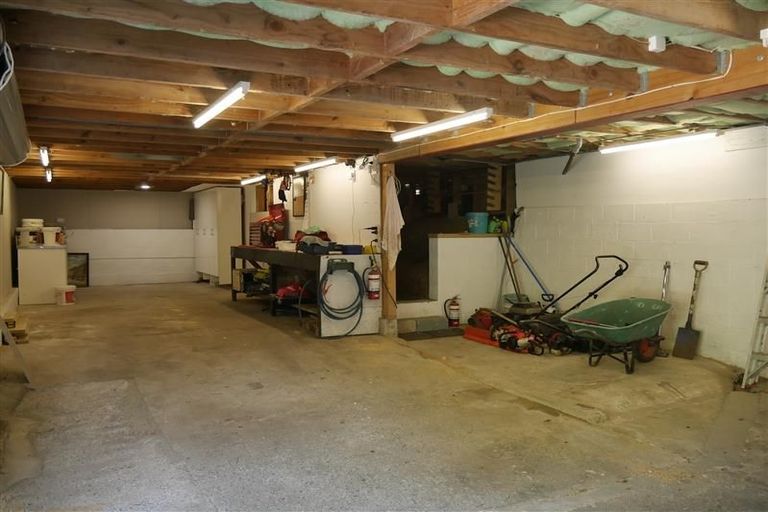 Photo of property in 28 Memorial Drive, Parahaki, Whangarei, 0112