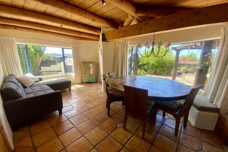 Photo of property in 9 Laingrange Place, Laingholm, Auckland, 0604