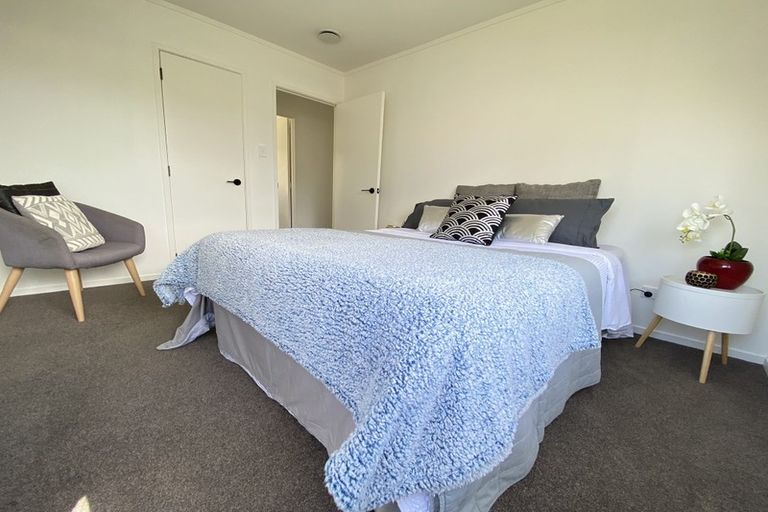 Photo of property in 2/12 Duncan Avenue, Te Atatu South, Auckland, 0610