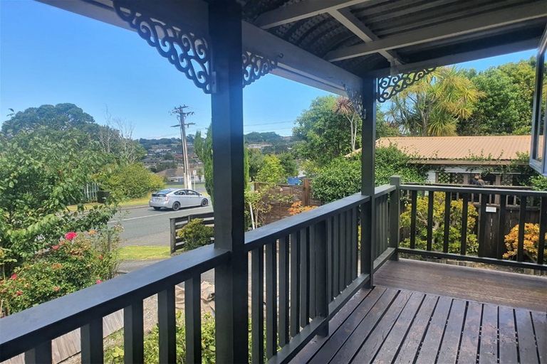 Photo of property in 2 Bellringer Road, Massey, Auckland, 0614