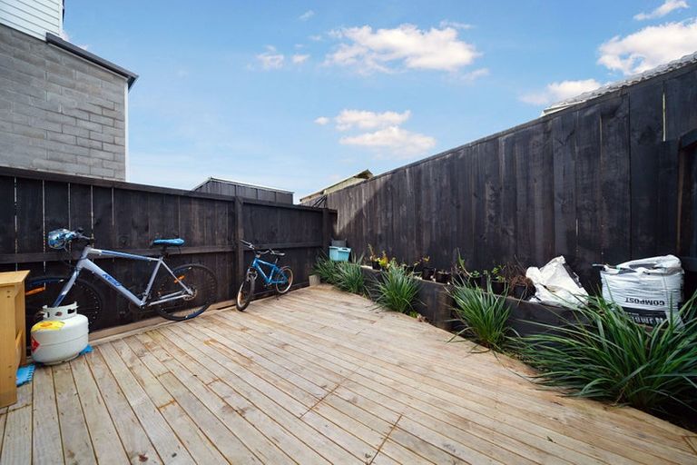 Photo of property in 4/68 Smythe Road, Henderson, Auckland, 0612