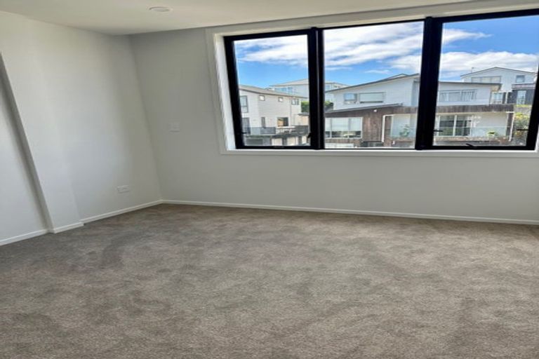 Photo of property in 10/19 Windlass Street, Long Bay, Auckland, 0630