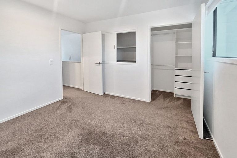 Photo of property in 5/2 Jadewynn Drive, Massey, Auckland, 0614