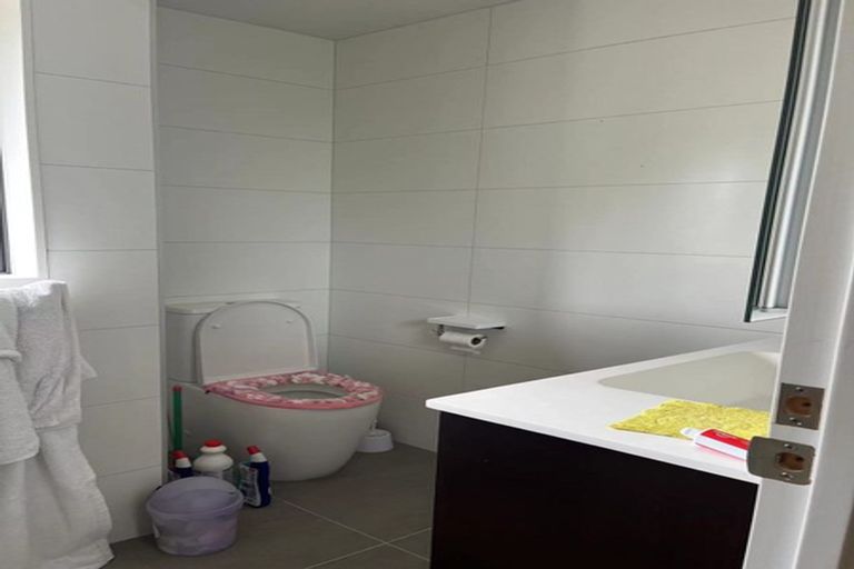 Photo of property in 18a Hazel Glen, Bayview, Auckland, 0629