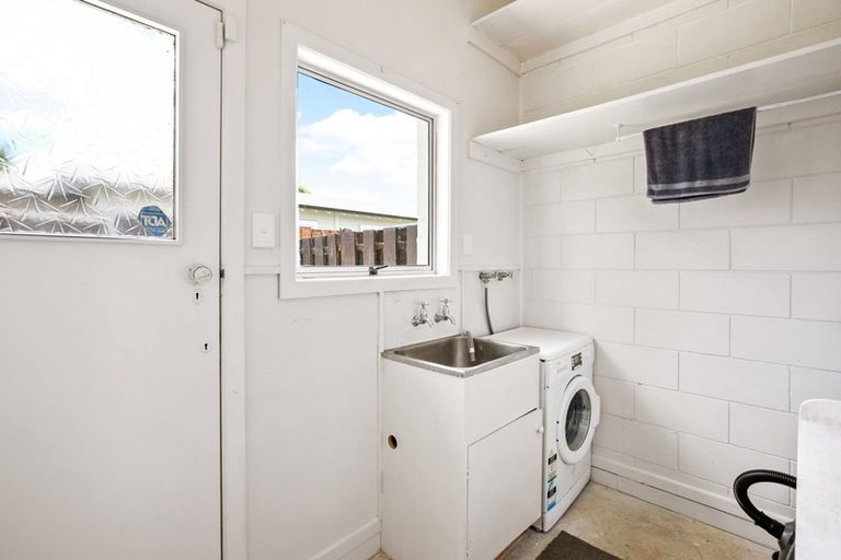 Photo of property in 27 Howden Road, Fairfield, Hamilton, 3214