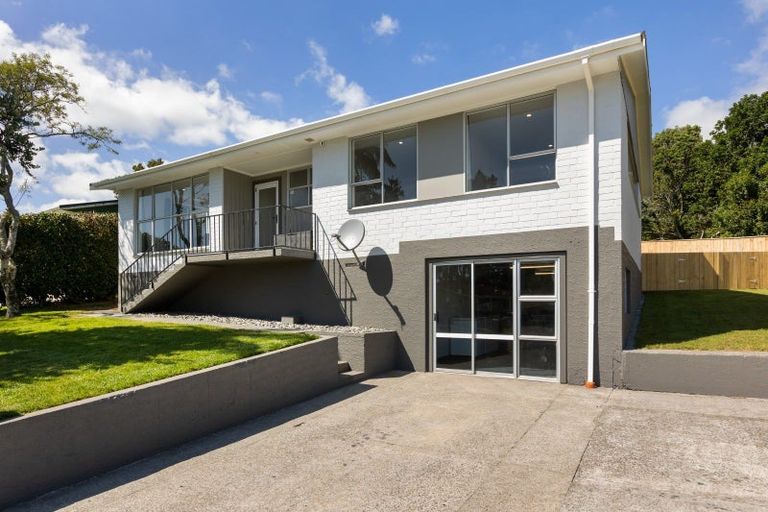 Photo of property in 5 Brixham Place, Merrilands, New Plymouth, 4312