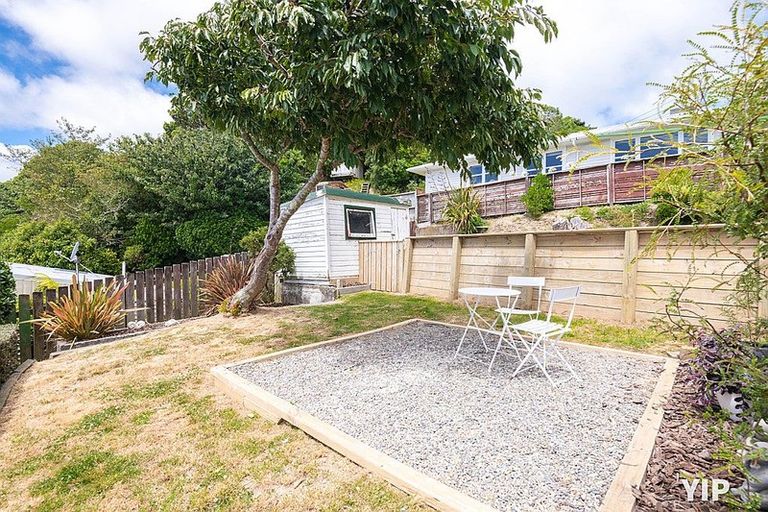 Photo of property in 58 Catherine Crescent, Paparangi, Wellington, 6037