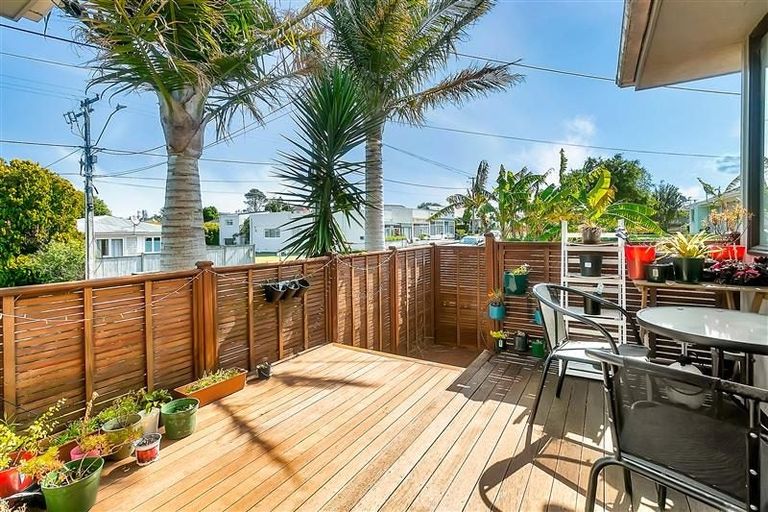Photo of property in 8 Tane Street, New Lynn, Auckland, 0600