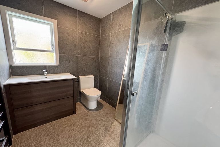 Photo of property in 2 Thomas Rea Place, Te Atatu South, Auckland, 0610