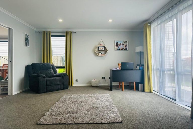 Photo of property in 10 Hopuni Way, Takanini, 2112