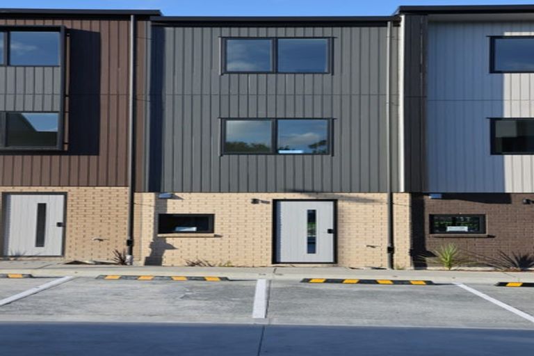 Photo of property in 37 Jabuka Street, Glen Eden, Auckland, 0602