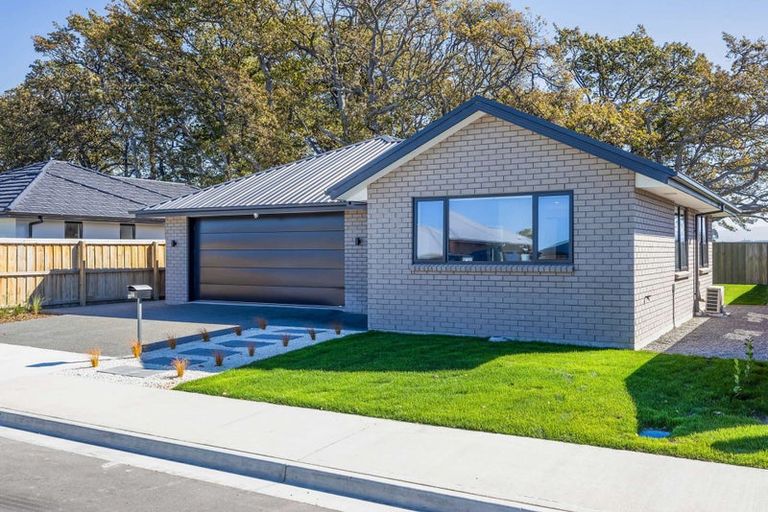 Photo of property in 27 Crossley Avenue, Woodend, 7610