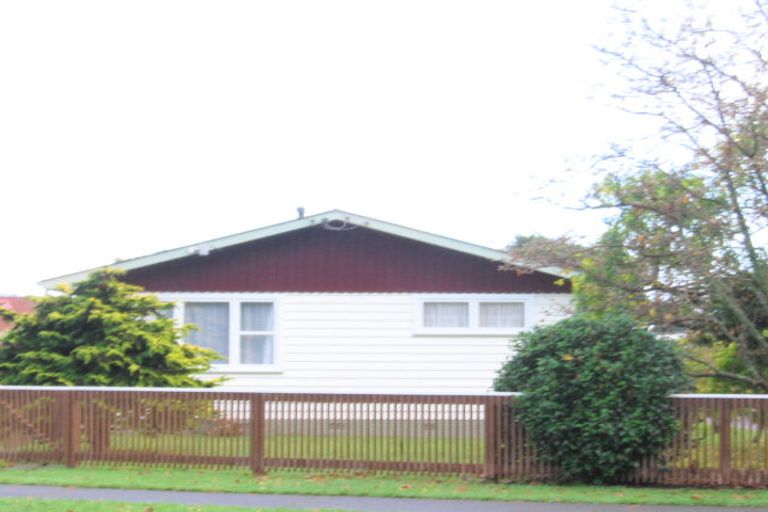 Photo of property in 8 Seddon Street, Waikanae, 5036