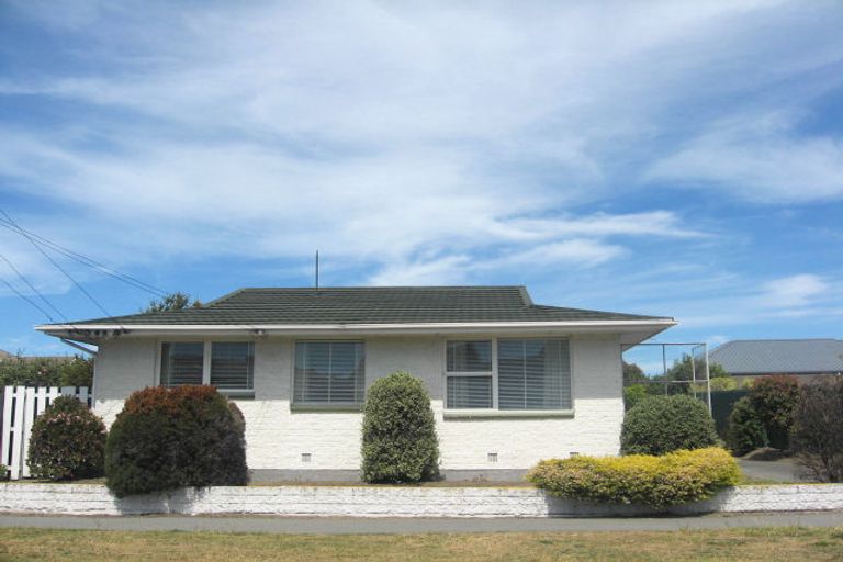 Photo of property in 2/17 Lake Terrace Road, Burwood, Christchurch, 8061