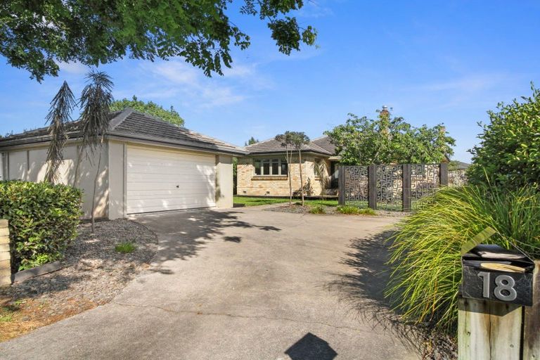 Photo of property in 18 Bolmuir Road, Forest Lake, Hamilton, 3200