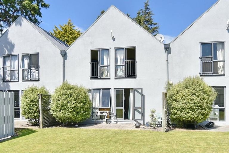 Photo of property in 5/74 Hansons Lane, Upper Riccarton, Christchurch, 8041