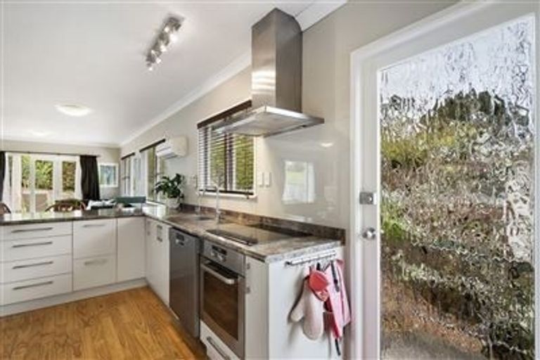 Photo of property in 35 Lynden Avenue, Hillcrest, Auckland, 0627