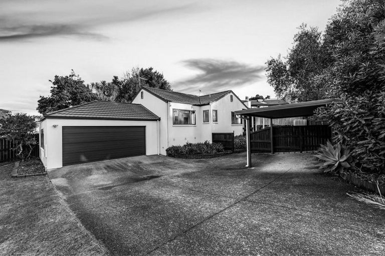 Photo of property in 9 Queen Natalie Place, Massey, Auckland, 0614