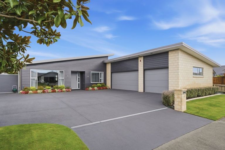 Photo of property in 5 Guardsman Place, Prebbleton, 7604