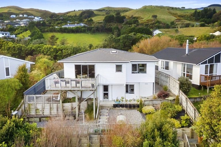 Photo of property in 22a Bartlett Grove, Tawa, Wellington, 5028