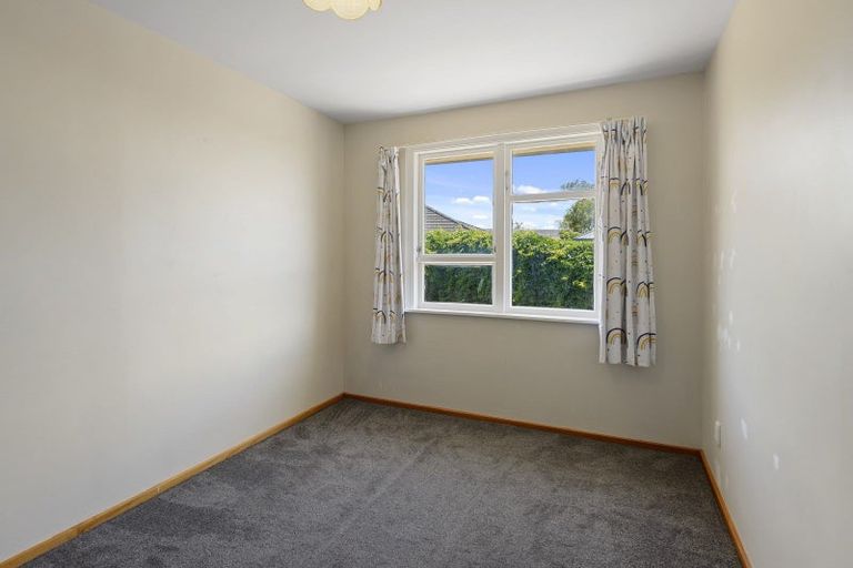 Photo of property in 52 Lambeth Crescent, Redwood, Christchurch, 8051