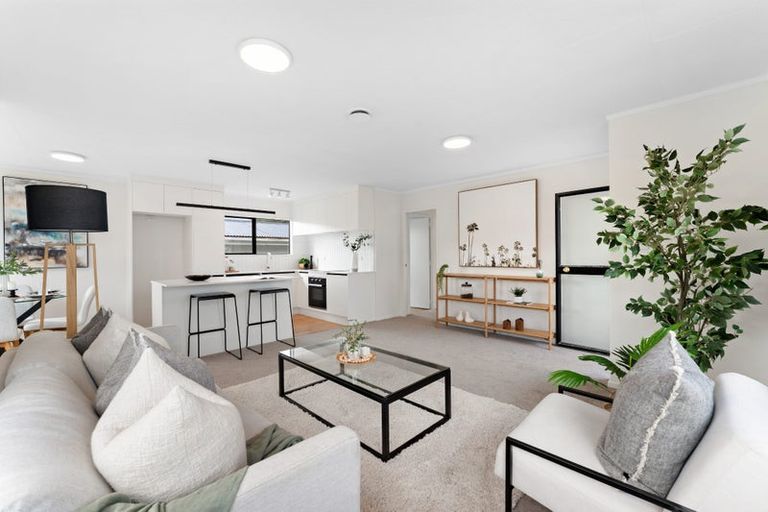 Photo of property in 2/7 Rewarewa Road, Te Atatu Peninsula, Auckland, 0610