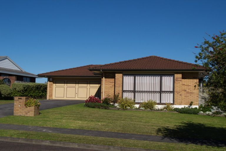 Photo of property in 26 Crescent Hills Court, Northpark, Auckland, 2013
