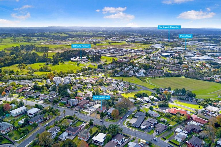 Photo of property in 34 Royal Road, Massey, Auckland, 0614