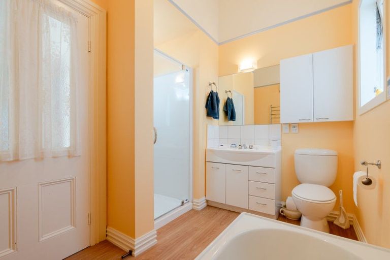 Photo of property in 42 Eden Street, Island Bay, Wellington, 6023