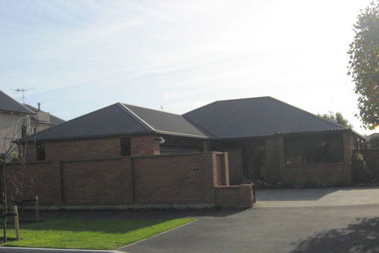 Photo of property in 17 Chilcombe Street, Ilam, Christchurch, 8041