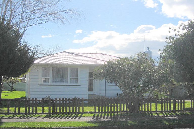 Photo of property in 4 Balmoral Street, Levin, 5510