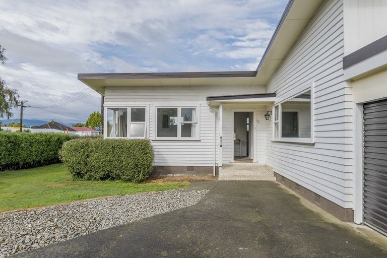 Photo of property in 81 Queenwood Road, Levin, 5510