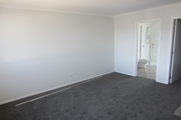 Photo of property in 21 Kaki Drive, Kenepuru, Porirua, 5022